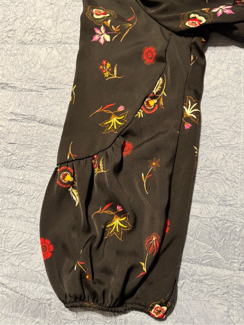 Old Navy Black Floral Long Sleeve V-Neck Peasant Top - Picture 3 of 8